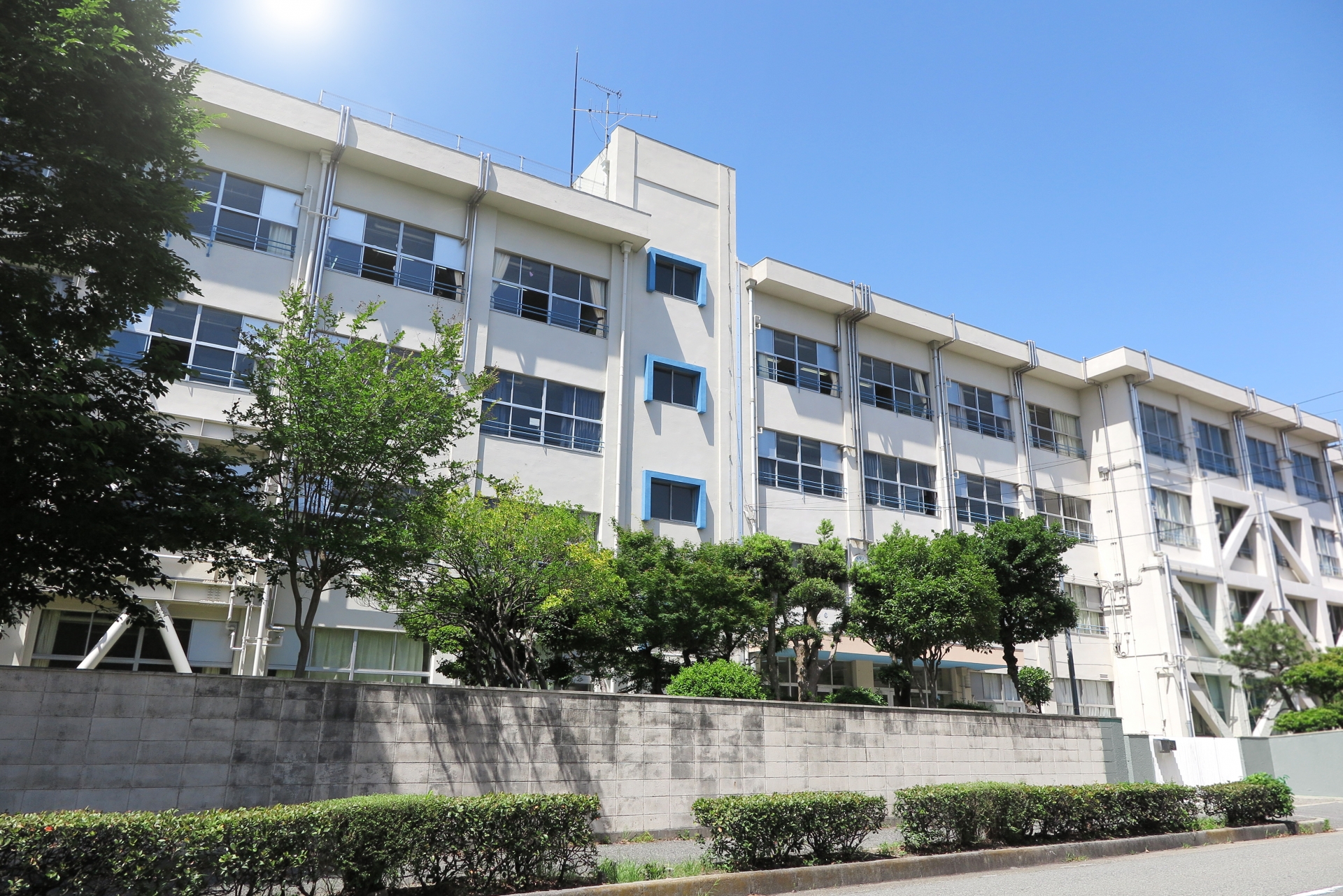 不登校でも行ける全日制高校はある?